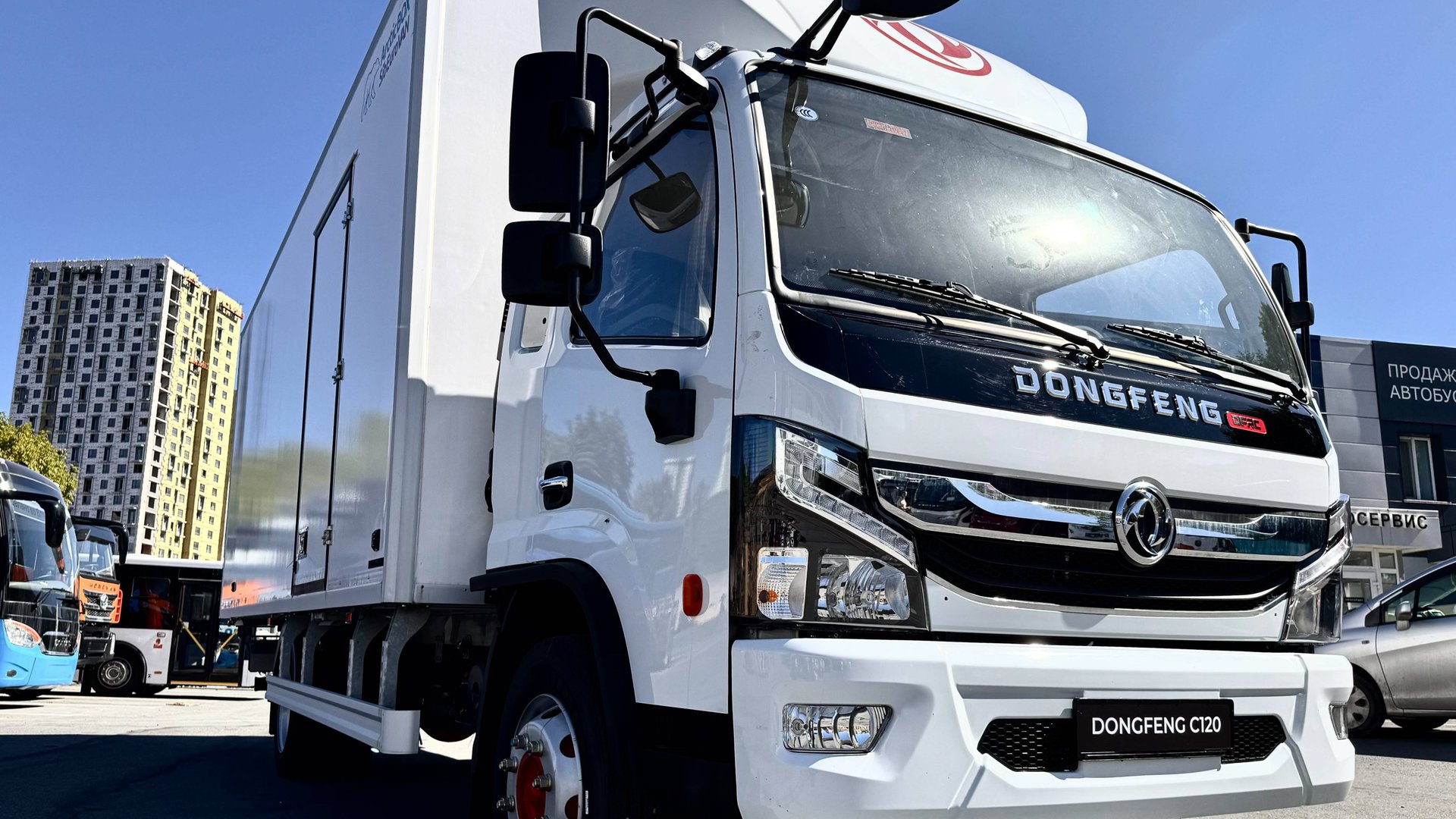 DongFeng C120: изотерма/рефрижератор // 3 года гарантия, 166 л.с., 8 тонн, спальное место смотреть онлайн