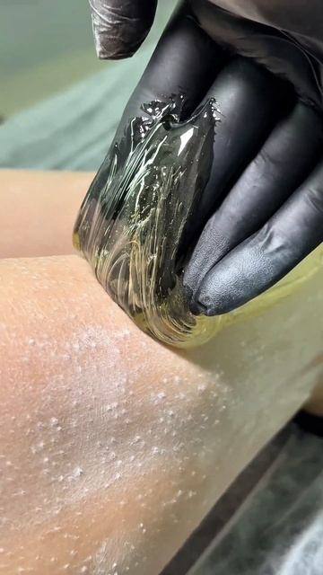 Шугаринг и сахарная эпиляция в сети студий депиляции WAX BAR в Екатеринбурге и Челябинске.