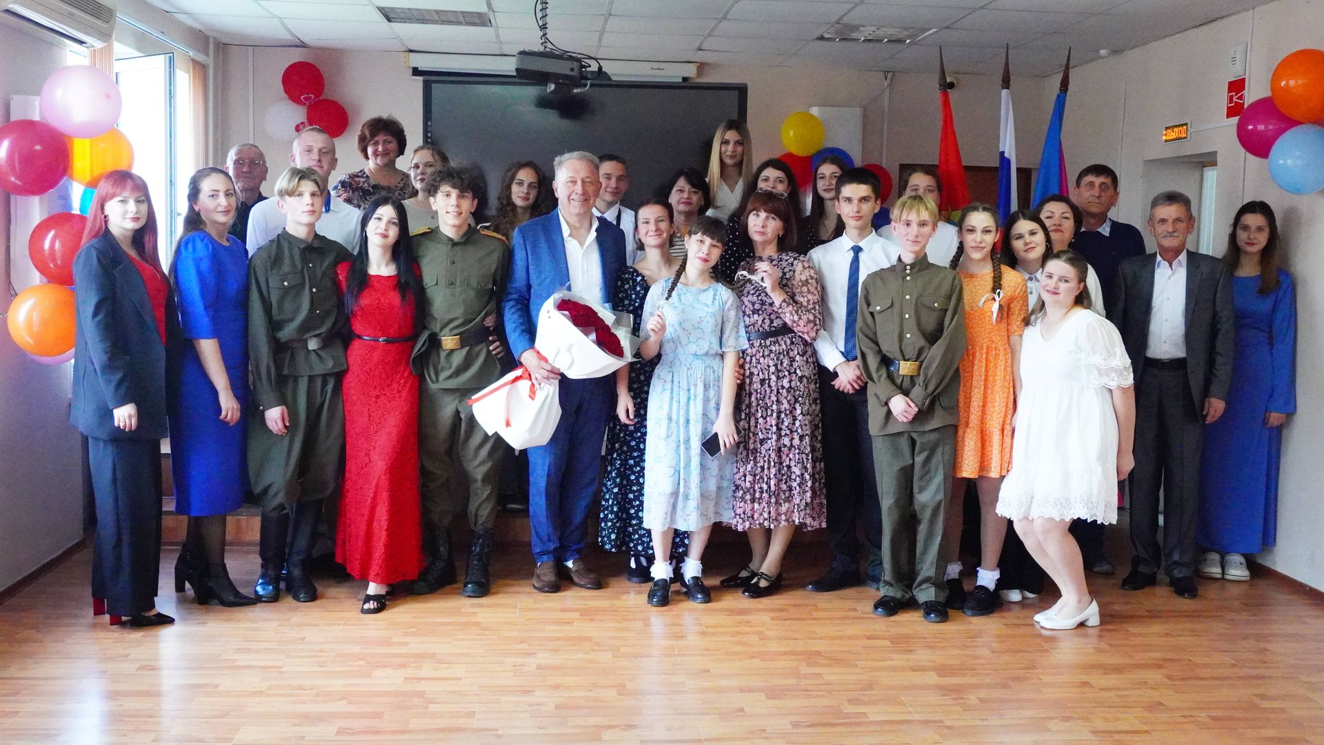 Осенний калейдоскоп - состоялся яркий и душевный концерт под названием "Осенний калейдоскоп". смотреть онлайн