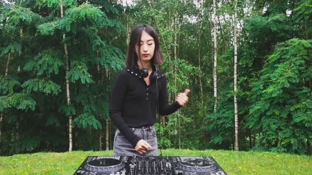 Alythia Kwan - Progressive House & Melodic Techno DJ Mix @Tatra Mountains, Poland 2025 смотреть онлайн