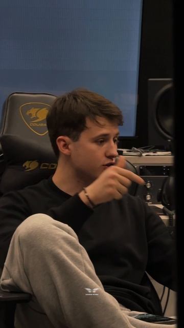 Пока seneamin готовит для вас новый крутой материал, вспомним его старые работы🔥 смотреть онлайн