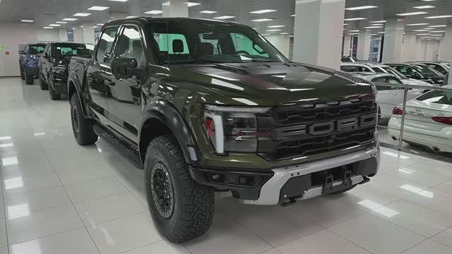 Ford F-150 Raptor 2025 года выпуска - Высокотехнологичный грузовик! смотреть онлайн