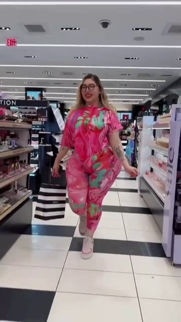 Очень широкий человек-2 смотреть онлайн