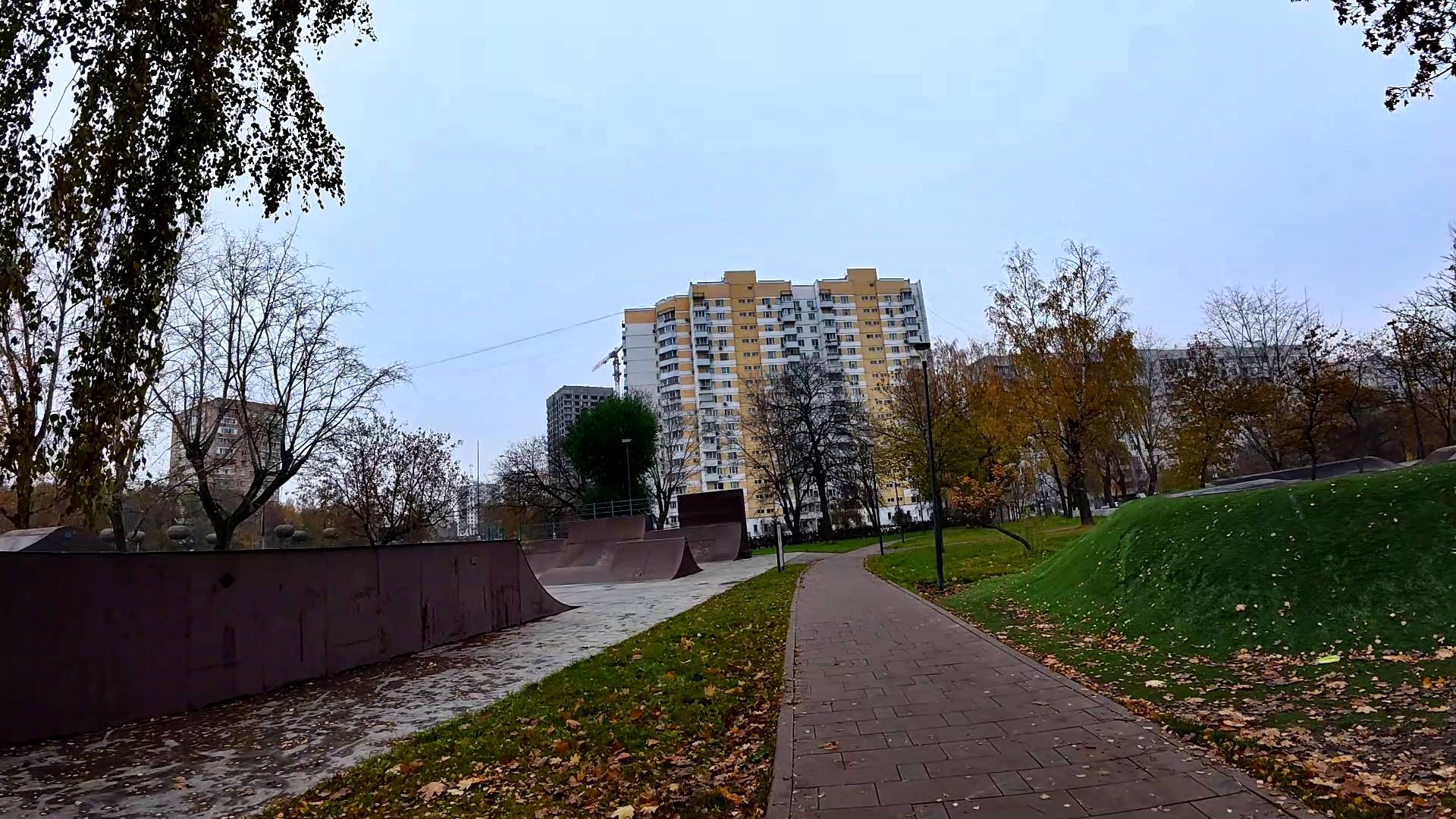 Парк Сосенки. Царицыно. Уличные молчаливые прогулки по городу. Часть 9. смотреть онлайн