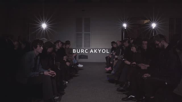 Показ женской коллекции Burc Akyol осень-зима 2021-2022