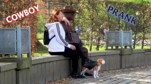 Люди кричат от встречи с памятником!