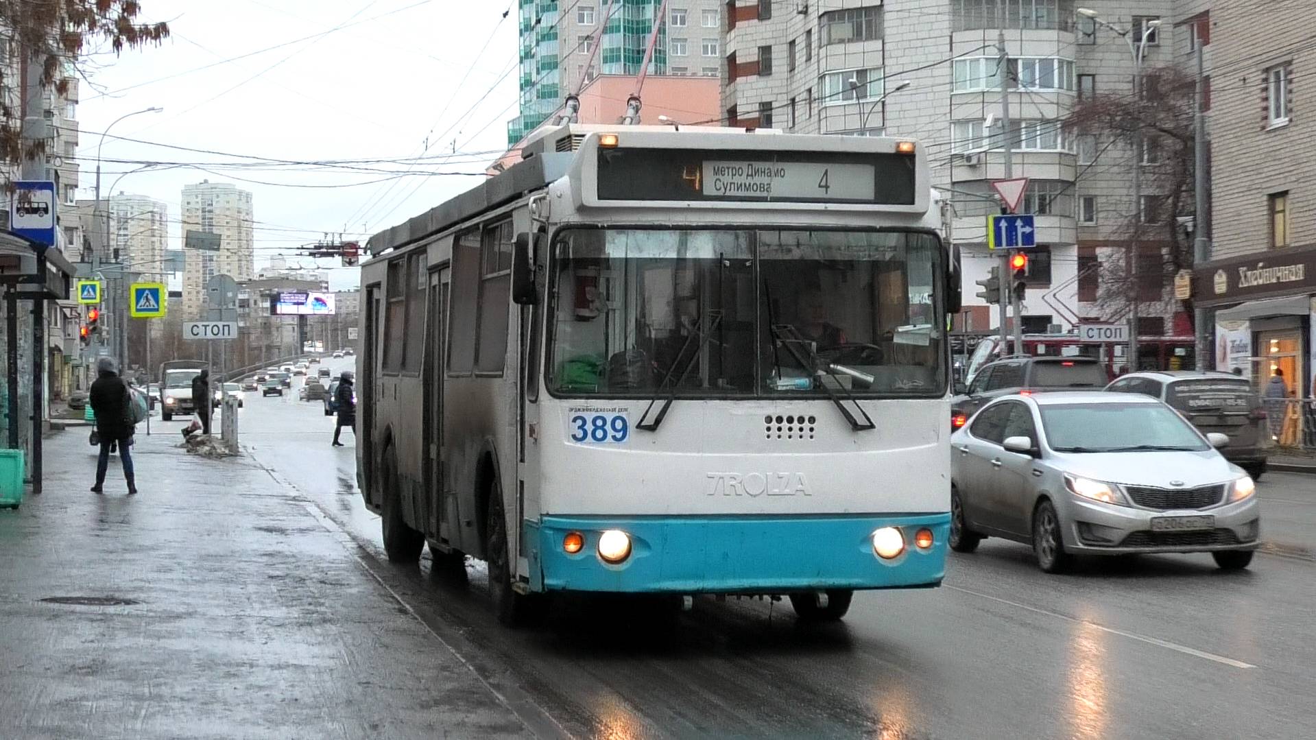 Троллейбус Екатеринбурга ЗиУ-682Г-016.03 борт. №389 маршрут 4 на остановке "Луначарского" смотреть онлайн