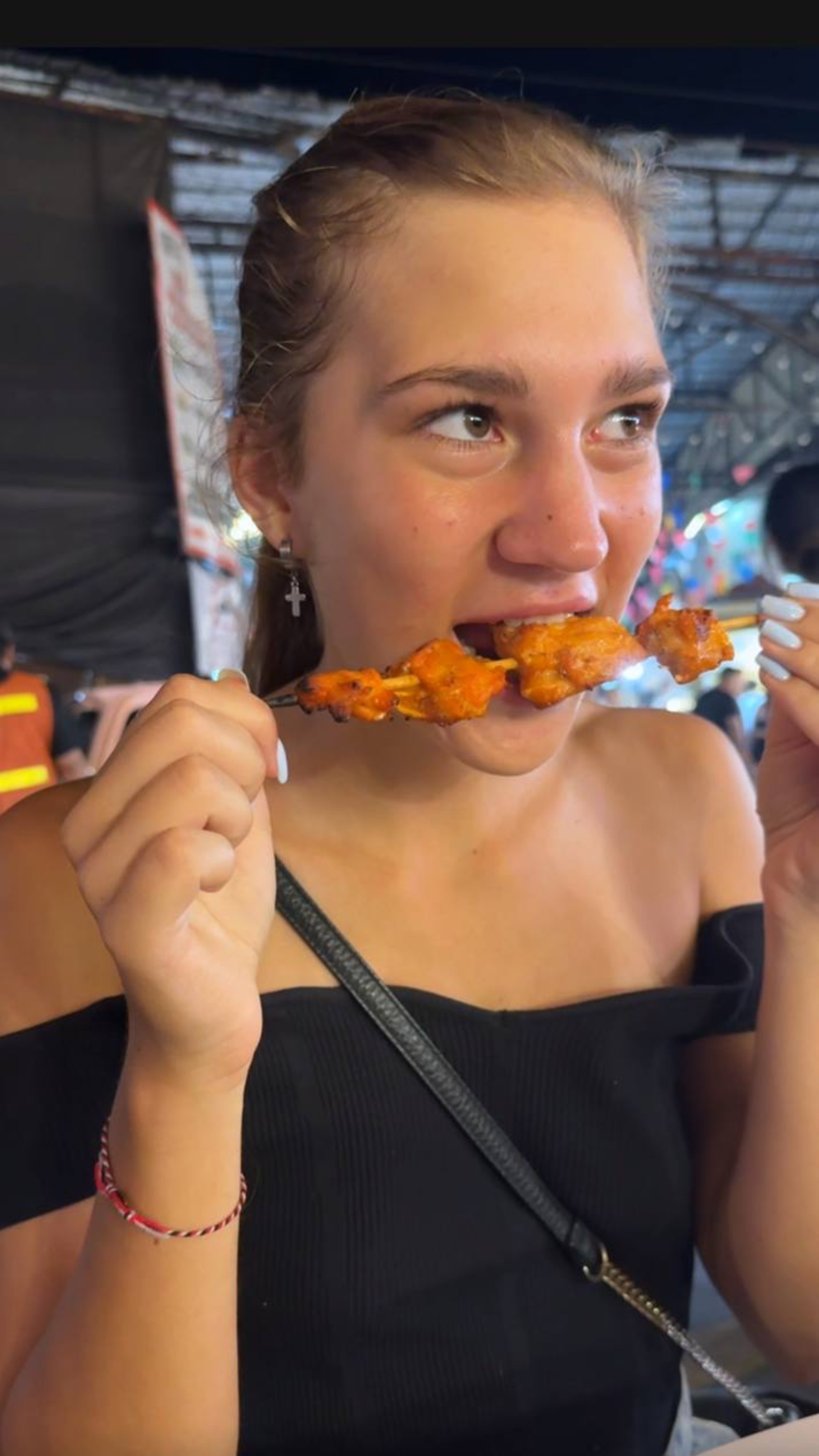 Я попробовала эти вещи?!😱🐊🪳🦑 смотреть онлайн