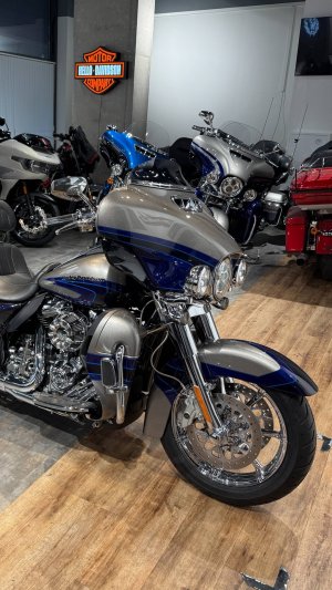 2017 CVO 114 Ultra Limited (Jekill & Hyde + ÖHLINS)