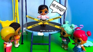 ЖАДИНА НЕ ПУСКАЕТ НА БАТУТ😲😜 Куклы ЛОЛ сюрприз ВЕСЕЛАЯ ШКОЛА КАНИКУЛЫ мультики Даринелка