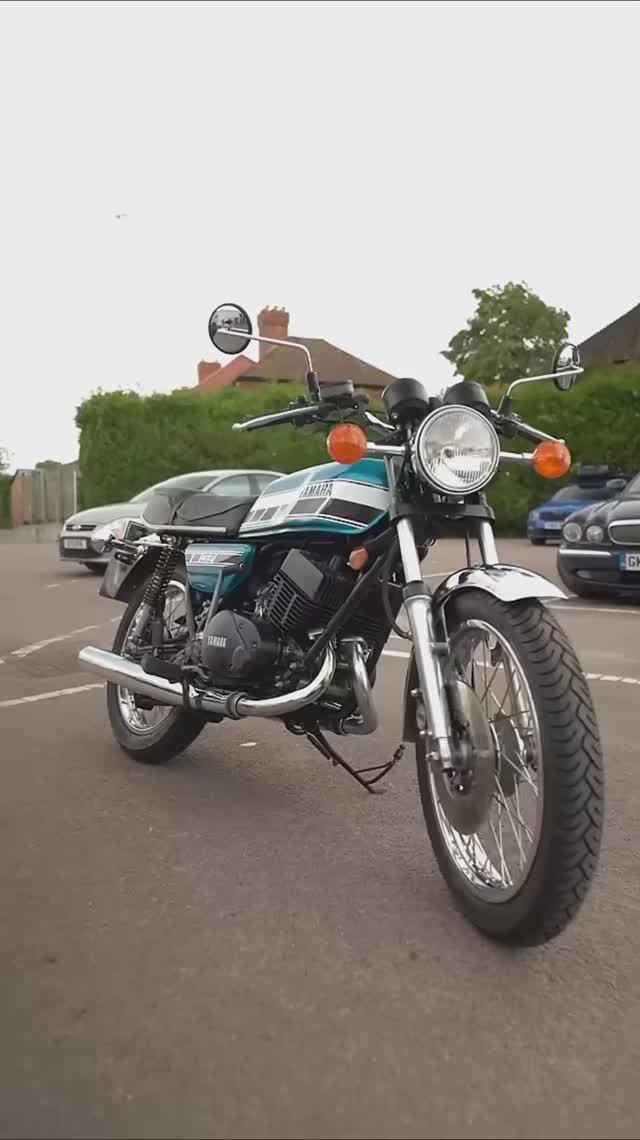 Yamaha RD400C 1976 года выпуска смотреть онлайн