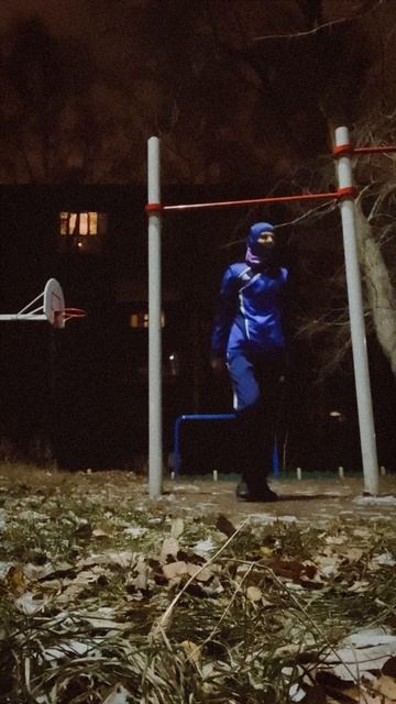 Встаю в 6 утра и иду на пробежку и турники смотреть онлайн