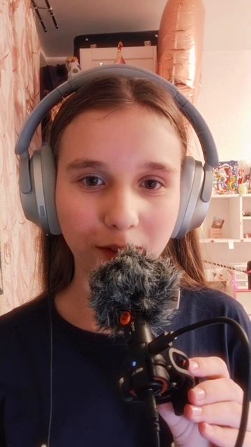 пою песню💖,выкладываю это видео ещё раз,извините#хештег #пою #лав #люблю #виолетикомлетик #топ #хит