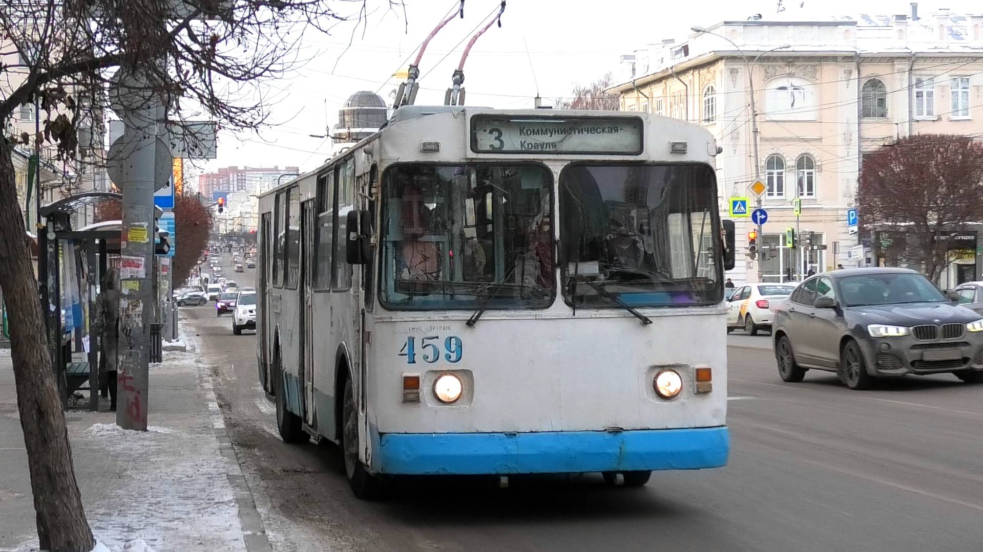 Троллейбус Екатеринбурга ЗиУ-68В [В00] борт. №459 маршрут 3 на остановке "Гостиница Центральная" смотреть онлайн