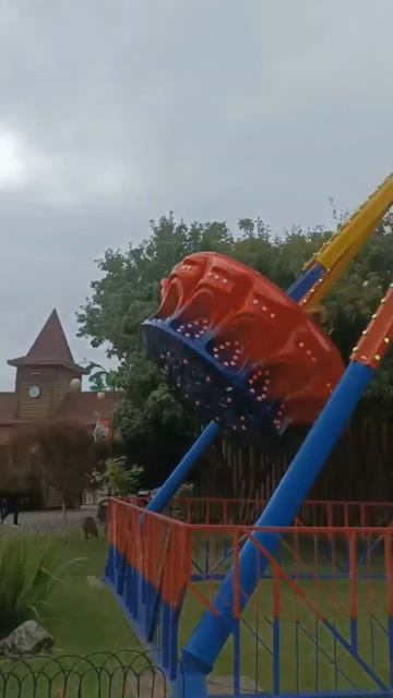 там 2 девочки орали как будто их режут 😳😶