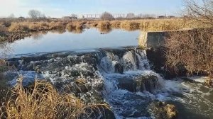 Водопад на реке Исток в поселке Большой Исток