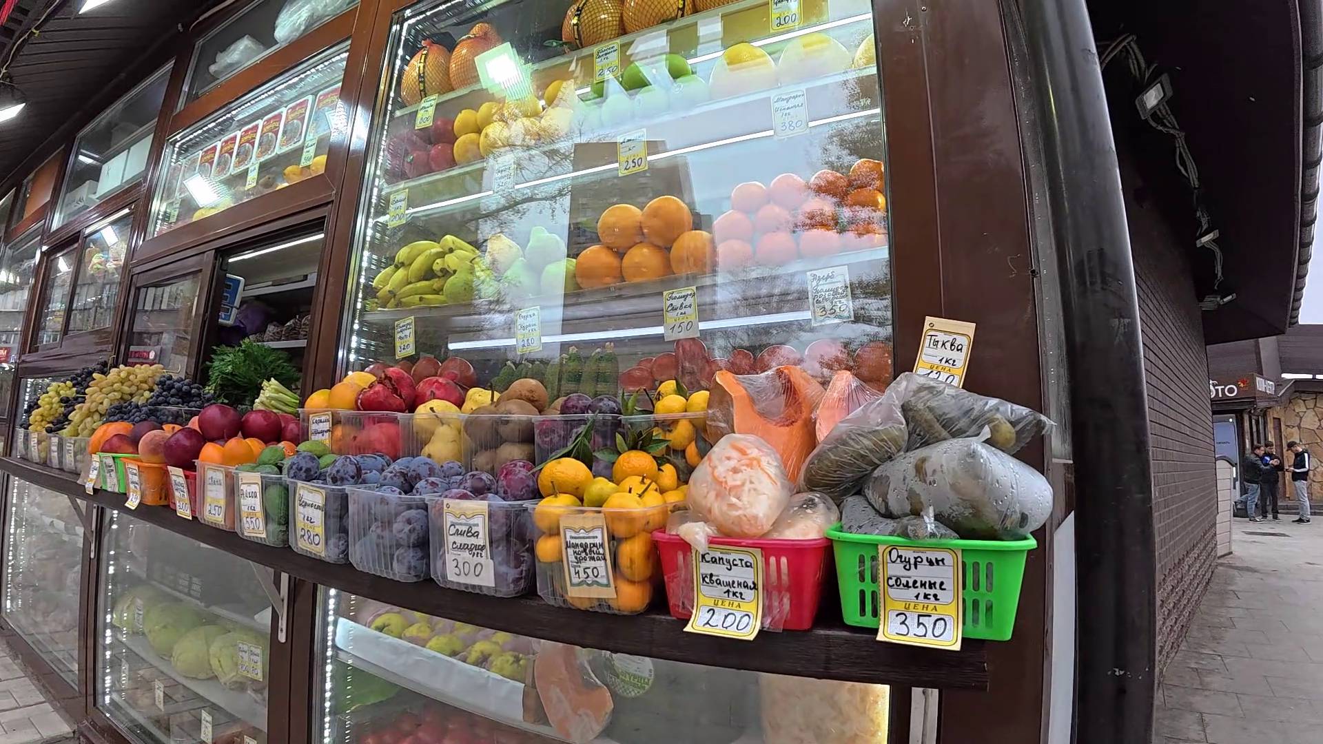 Атмосфера на площади возле метро. МОСКВА. ПРОГУЛКА ПО ГОРОДУ. Часть 7. смотреть онлайн