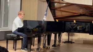 И.С. Бах. Маленькая прелюдия e-moll. Исп. Александр Кулаков, преп. Ю.С. Назарова