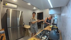 Вован бесит своим ПРИСУТСТВИЕМ на кухне, уж лучше бы не звала! Болтаем и делаем ДЕЛА! Влог