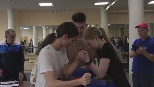 Чемпионат по армрестлингу смотреть онлайн