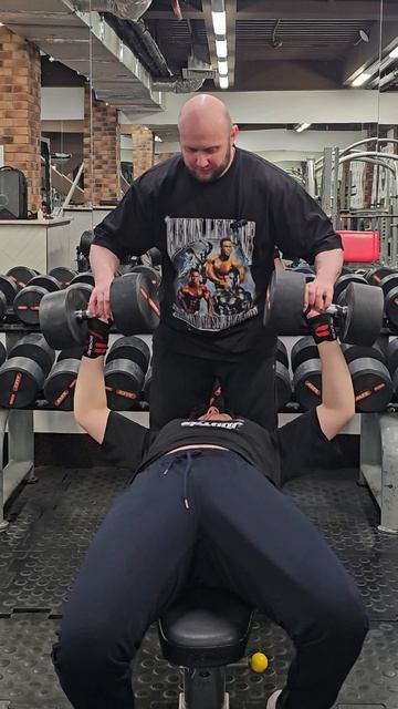 Подросток 15 лет впервые выжал гантели по 32.5 кг смотреть онлайн