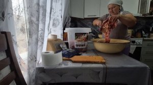 вот так Олег отмыл кастрюлю/ у меня говядина для Жени/ замочили голову