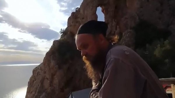 Афон. Подробный рассказ русского монаха о жизни на Афоне в вопросах и ответах. 10 лет на Карулях