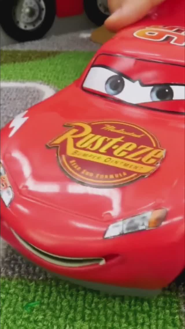 МАКВИН ПОТЕРЯЛ КОЛЕСО!? 🚗💥 #машинки #длядетей #шортс смотреть онлайн