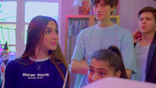 Lady Diana | ФУТБОЛЬНАЯ БИТВА -ВАМПИРЫ
ПРОТИВ ШКОЛЬНИКОВ! Диана VS
Вампиры!🧛🏻♀️