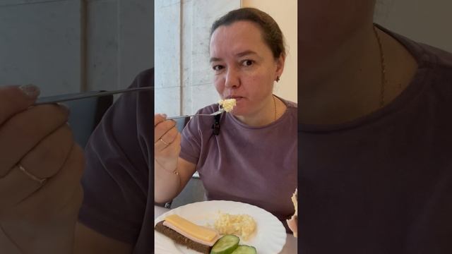 Пшеная каша с изюмом, бутерброды. Мукбанг смотреть онлайн