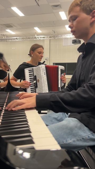 Вальс 🎹🪗 смотреть онлайн