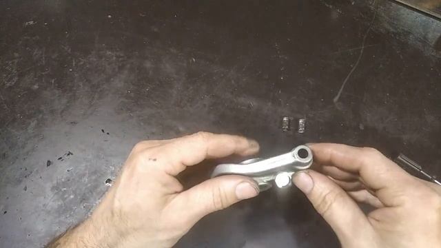 Установка заглушки в коромысло. Ремонт ГРМ Suzuki Intruder 1500.