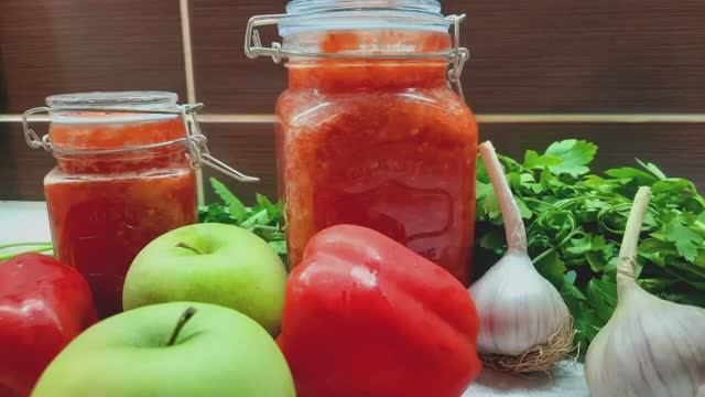 Аджика! Аджика без варки! Самая вкусная свежая аджика!😋😋😋 смотреть онлайн