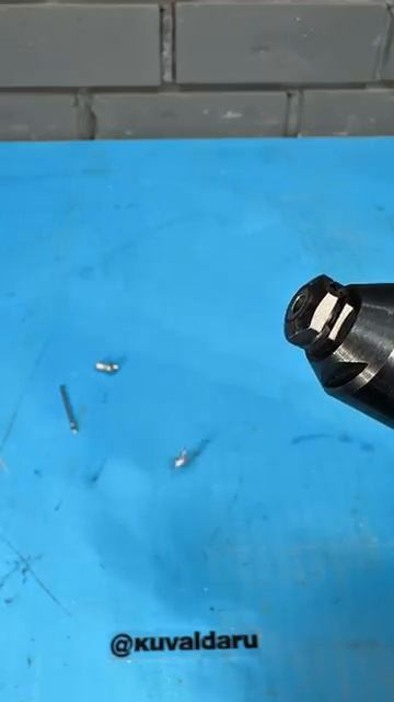 Аккумуляторный клепальник от компании Makita смотреть онлайн