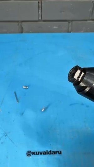 Аккумуляторный клепальник от компании Makita