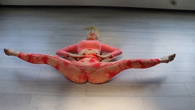 Yoga and Gymnastics — Splits Flow смотреть онлайн