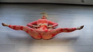 Yoga and Gymnastics — Splits Flow