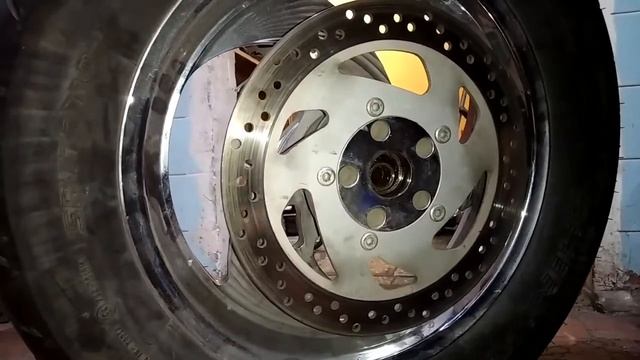 Замена подшипника на переднем колесе. Suzuki Intruder 1500 LC.