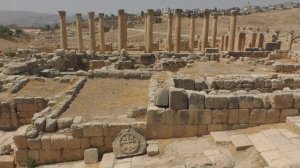 Путешествие в Иорданию 2025 часть 1 Амман амфитеатр Джераш Аджлун гора Небо источники Маин Мукавир