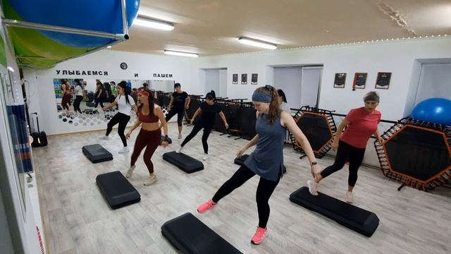 Степ-аэробика базовый уровень