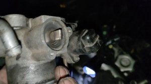 мотор троит двигатель трясёт в глушитель стреляет на холостом ходу ВАЗ НИВА Шевроле