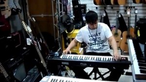 синтезатор YAMAHA, KORG