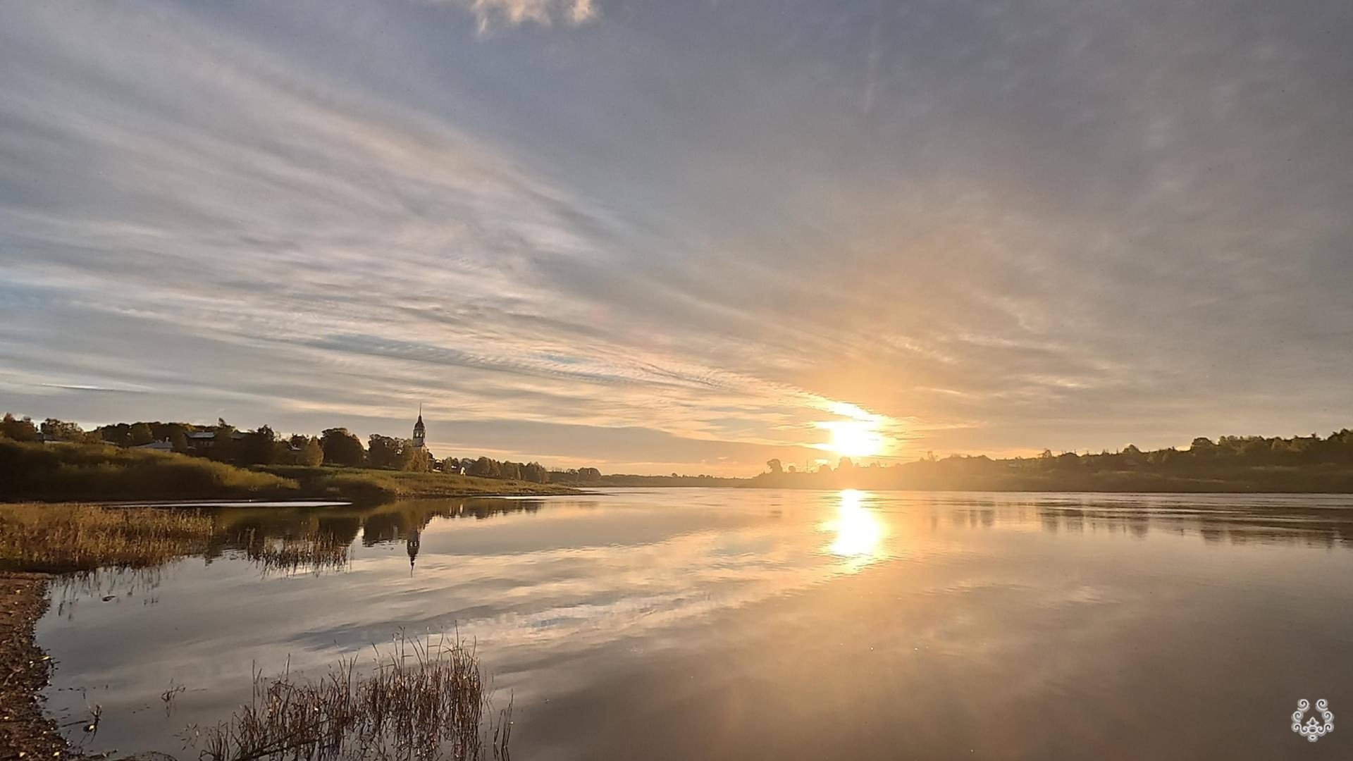 Восход солнца над Сухоной-рекой. смотреть онлайн