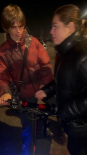 Дети выпросили новый самокат у матери..