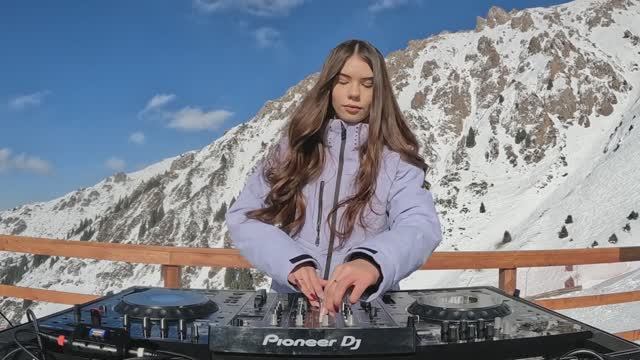 ANNDI - AFRO HOUSE LIVE MIX ⧸ SHYMBULAK MOUNTAIN RESORT ALMATY смотреть онлайн