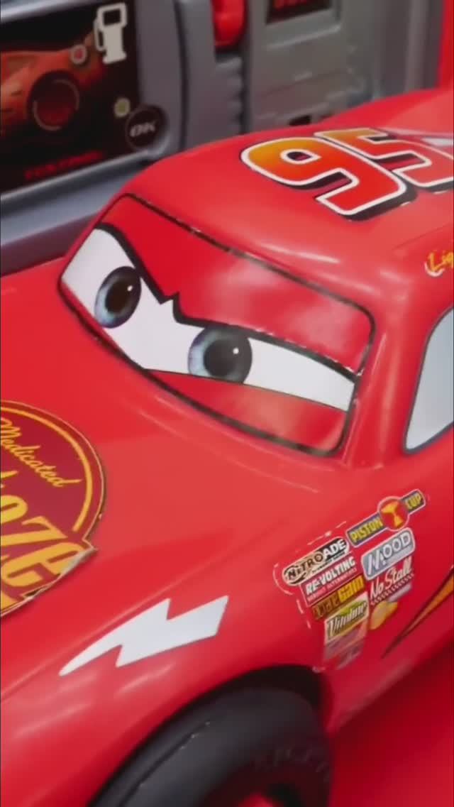 ДОРОГА ОТКРЫТА! Доктор Ой починил Маквина 🚗⛽ #машинки #длядетей #шортс смотреть онлайн