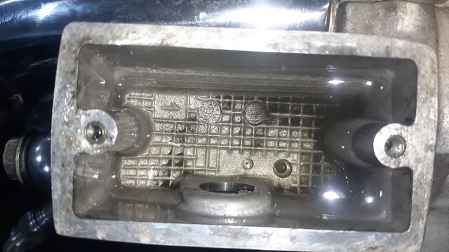 Прокачиваю гидравлику сцепления и тормоза на Suzuki Intruder 1500 LC