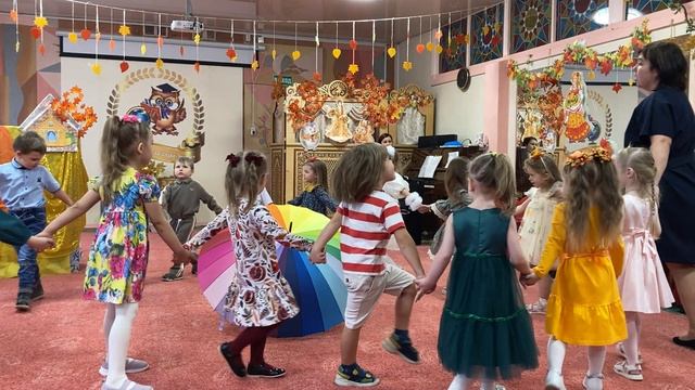 Хоровод с Осенью. ( М.Исмаилова) Группа №5 "Звёздочки" смотреть онлайн