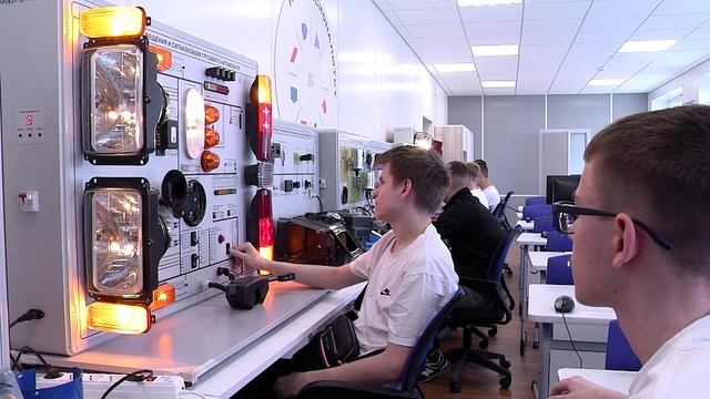 Перспективы развития Губкинского горно-политехнического колледжа обсудили на стратегической сессии смотреть онлайн