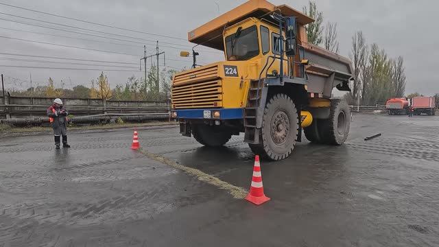 В автотракторном управлении ЛГОКа прошел конкурс профмастерства среди водителей большегрузов смотреть онлайн